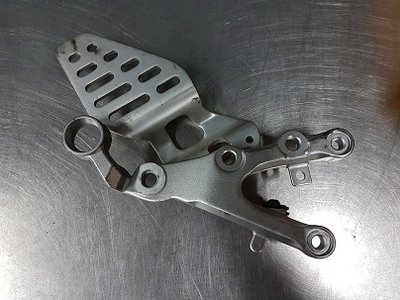 Yamaha R6 ankerplaat rechts
