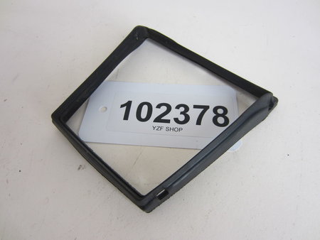 Yamaha YZF R6 Luchtinlaat rubber voorzijde