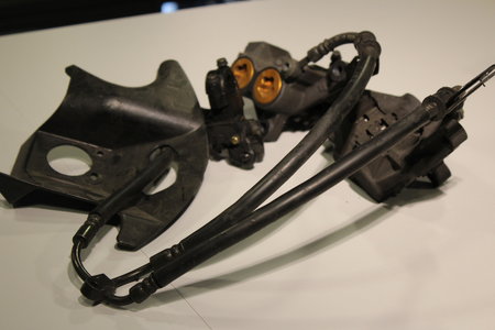 Remklauwen voorzijde plus leidingen Yamaha R1 2002